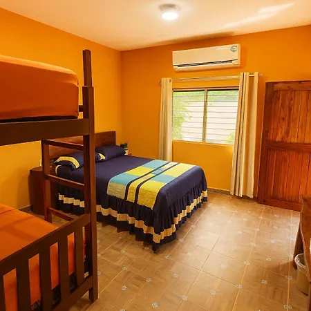 Yaxche Centro Hostal y Camping-3